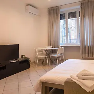 https://iv-house.it-romehotels.com